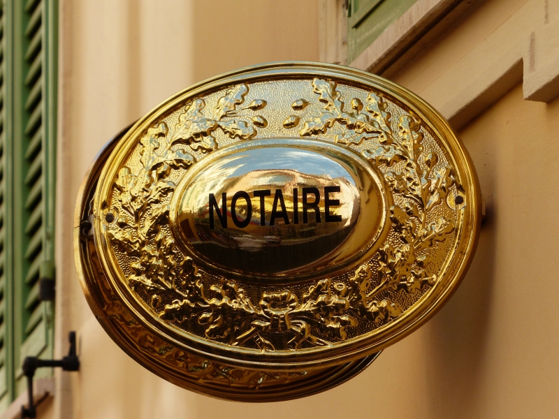 notaire-TAVERNES-min_advertising-golden-metal-money-lighting-brass-1013060-pxhere.com